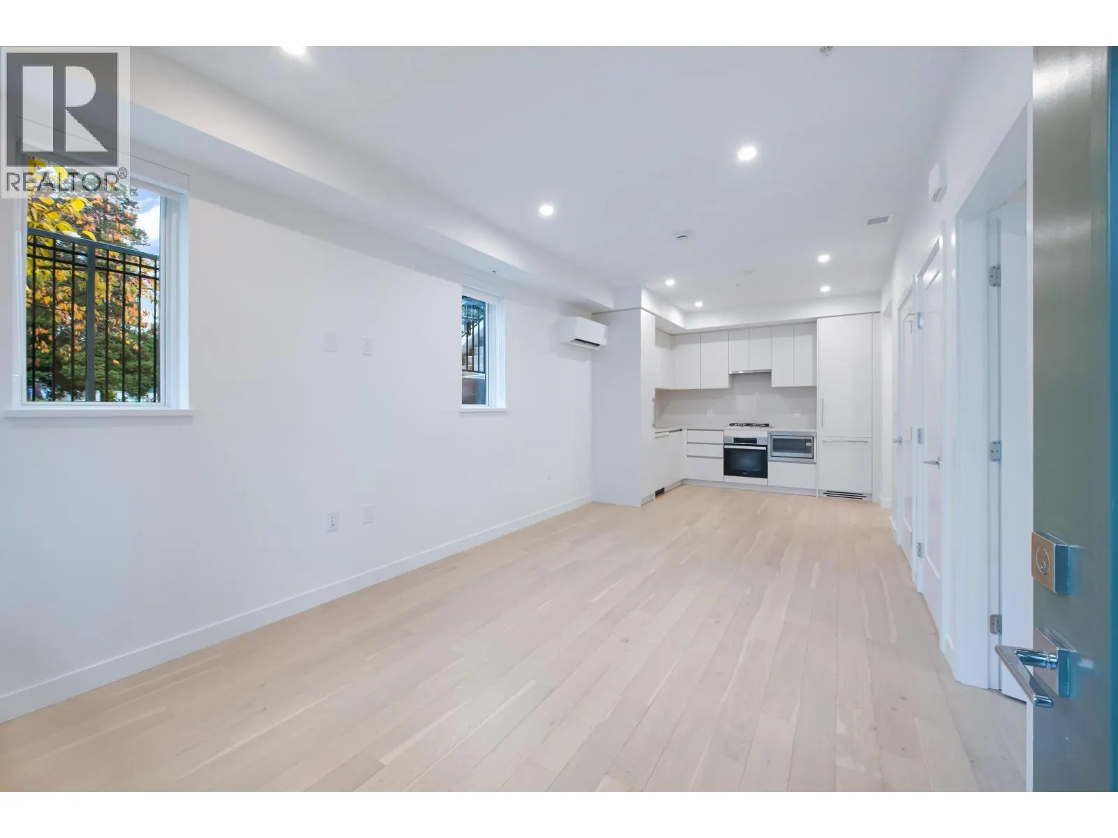 871 W 33RD AVENUE