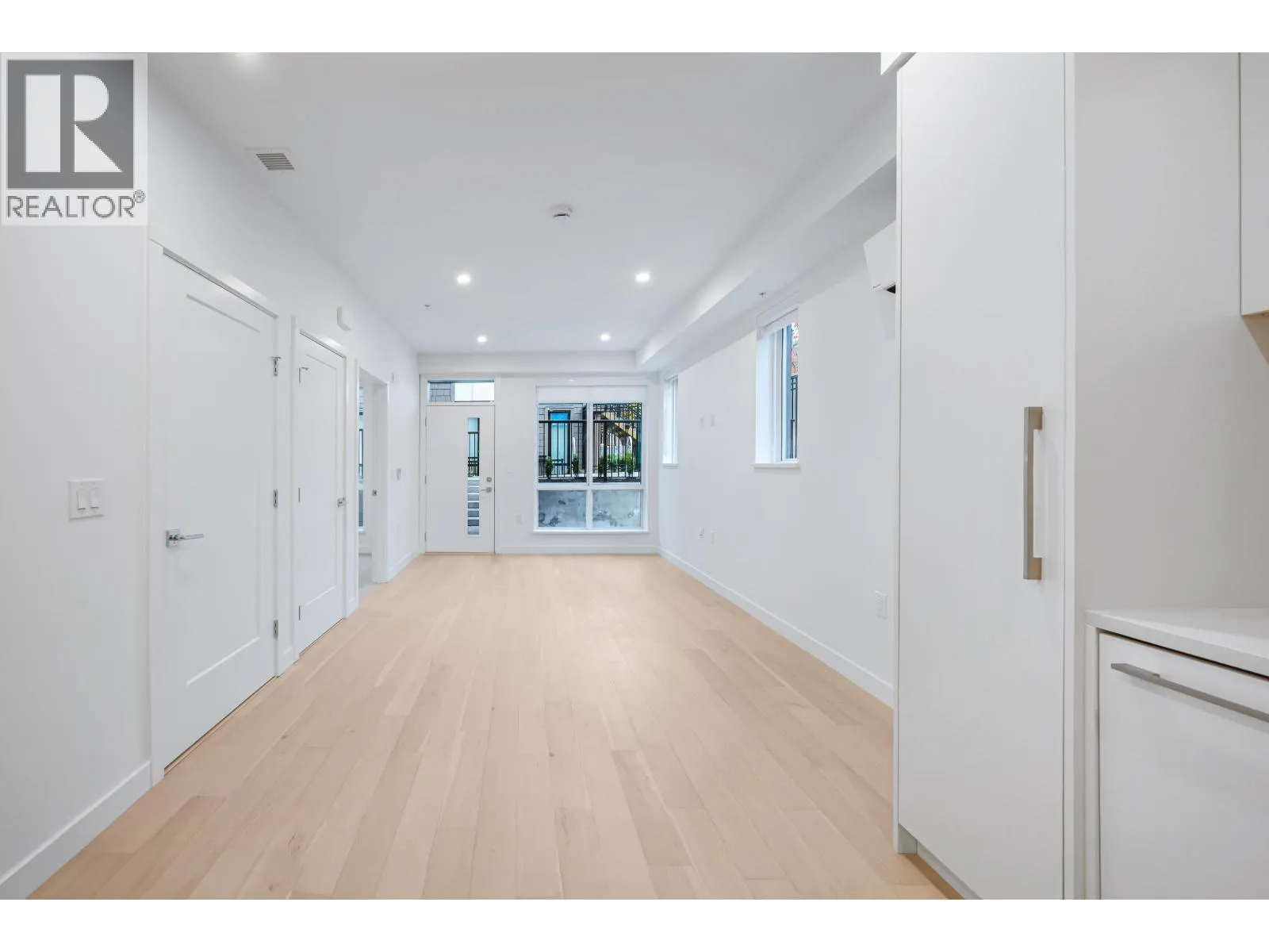 871 W 33RD AVENUE