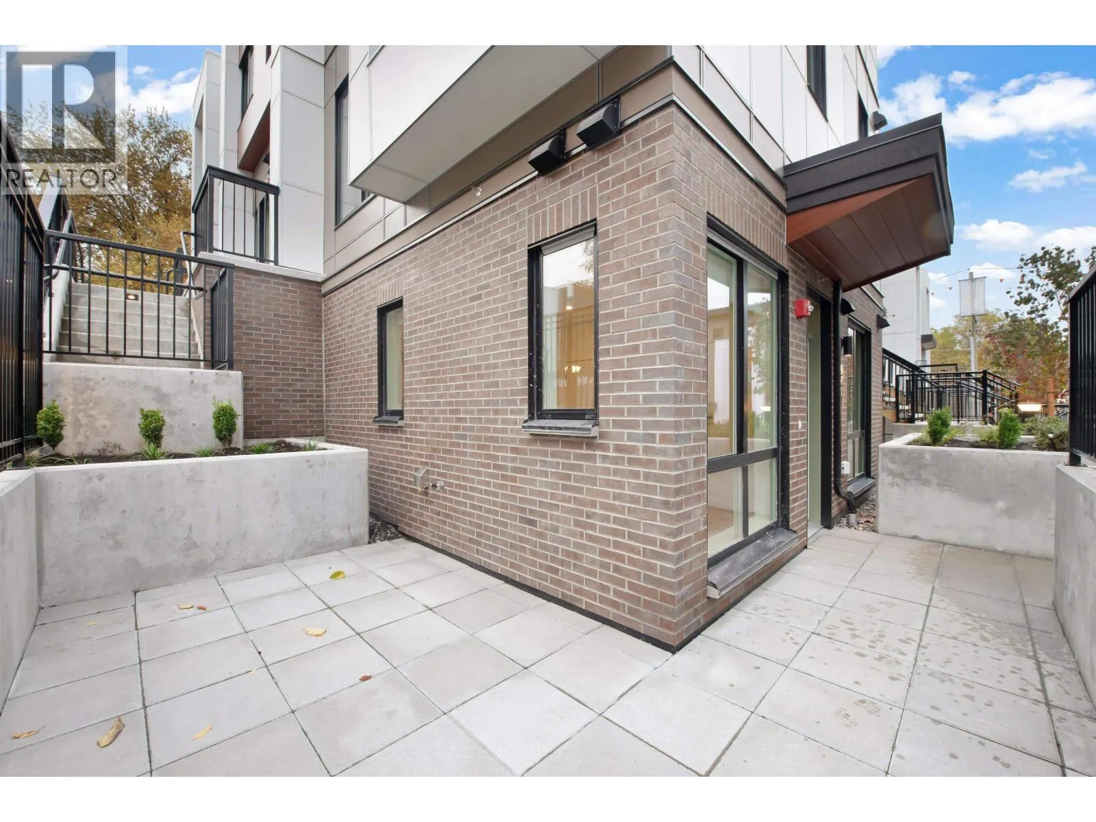 871 W 33RD AVENUE