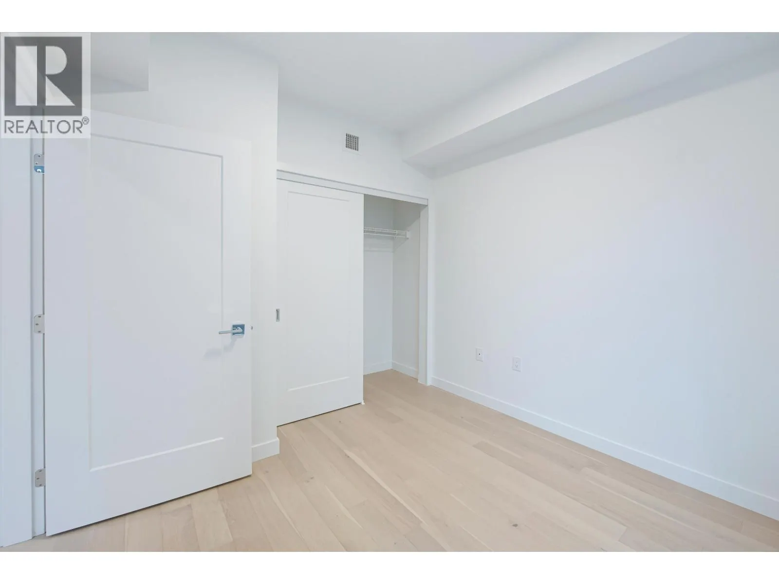 871 W 33RD AVENUE