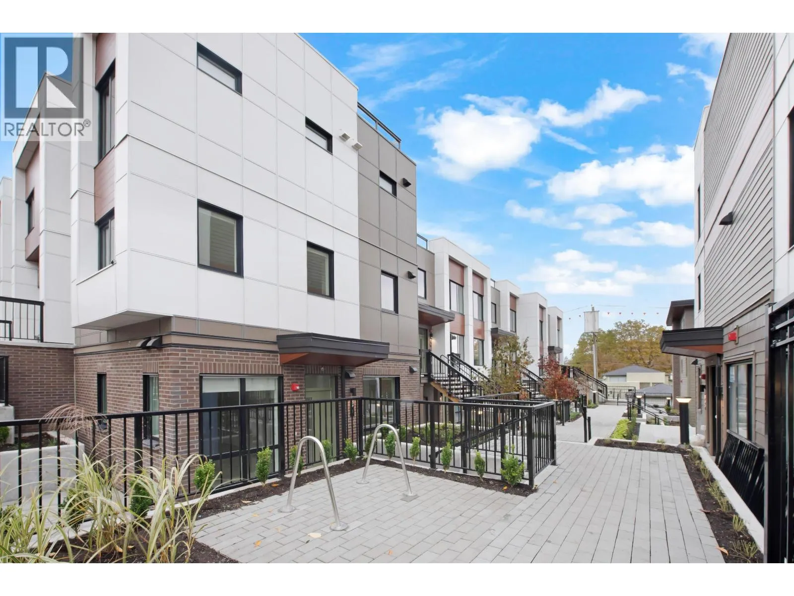 871 W 33RD AVENUE