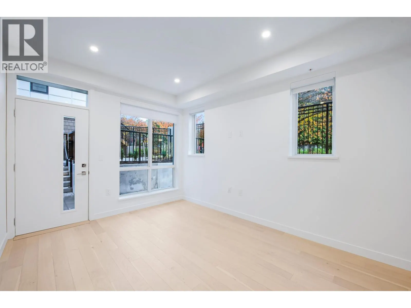 871 W 33RD AVENUE