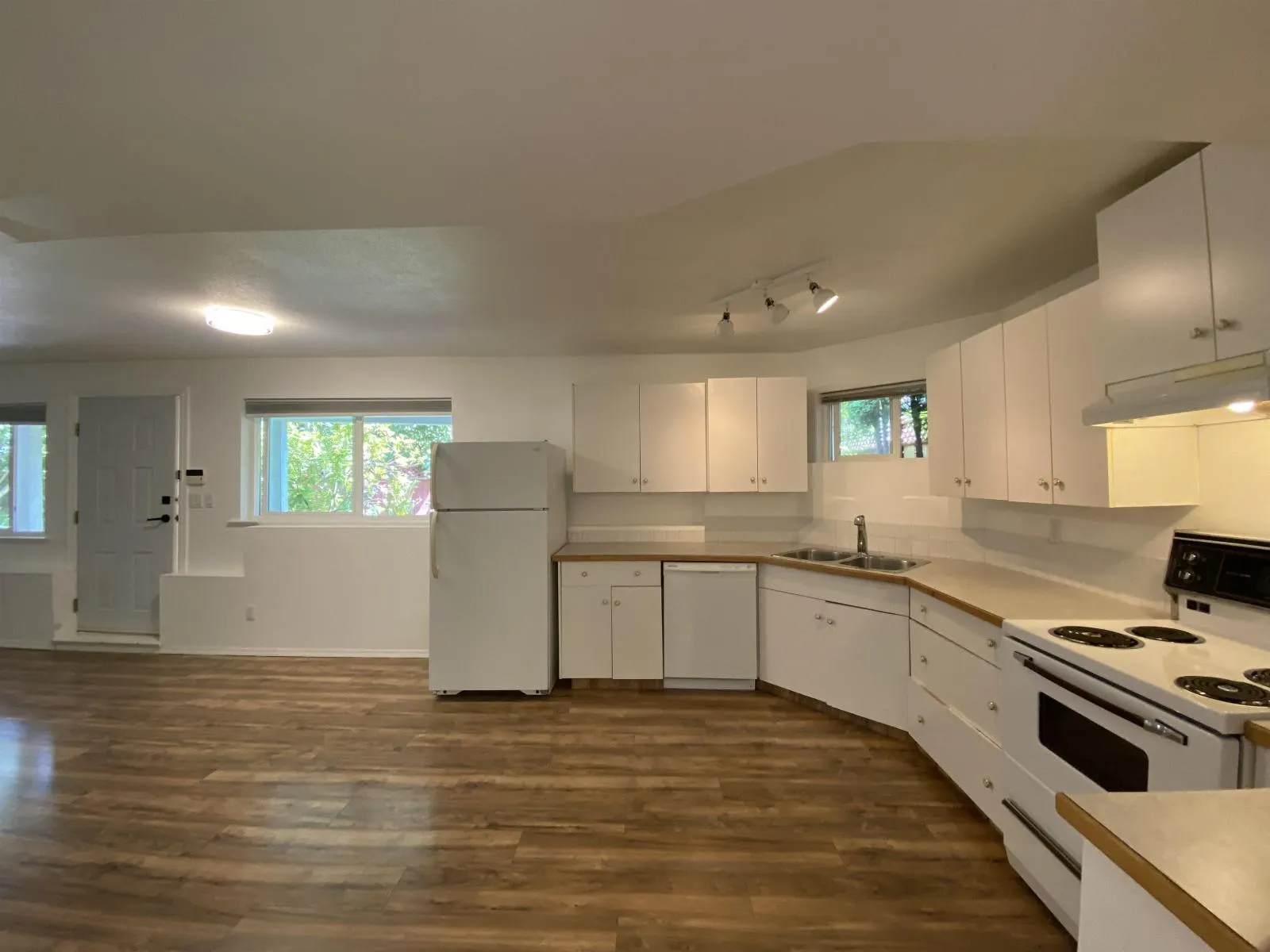 Garden Suite 8518 167 STREET