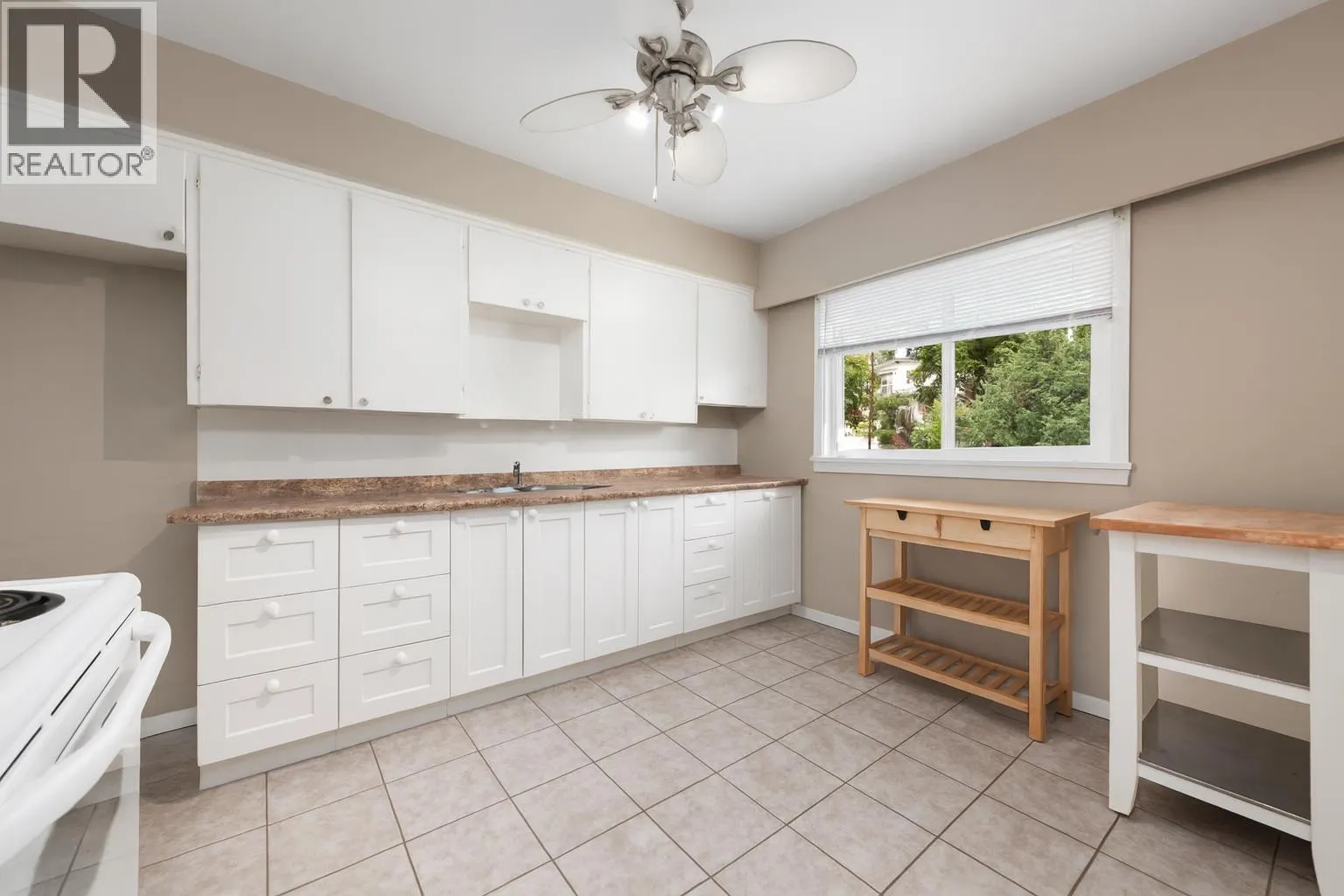 4561 NANAIMO STREET