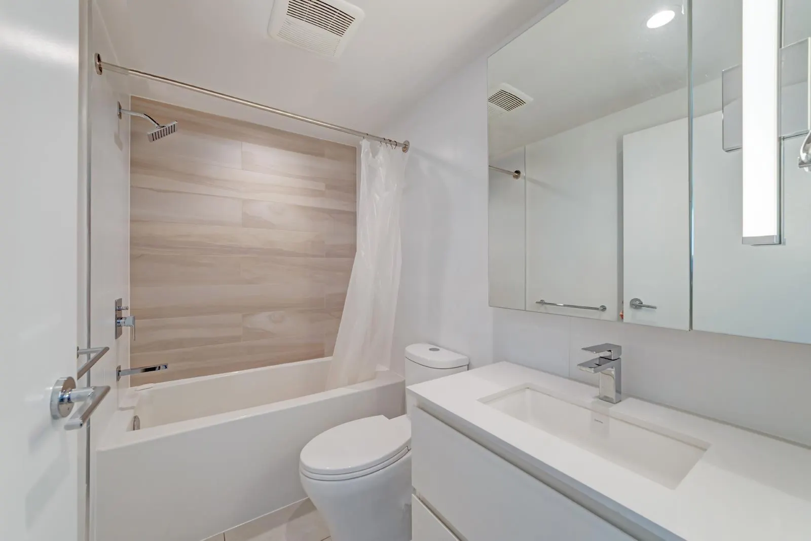 26XX 13615 FRASER HIGHWAY
