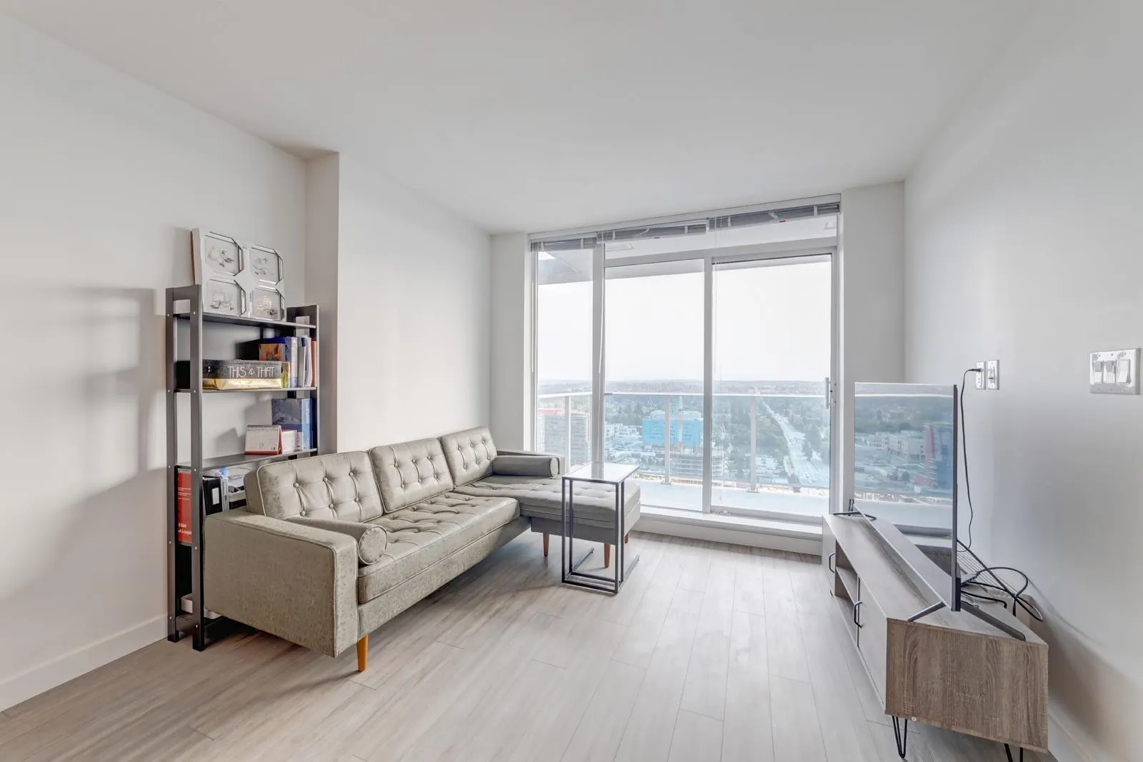 26XX 13615 FRASER HIGHWAY