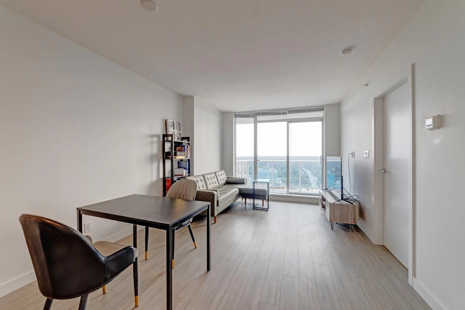 26XX 13615 FRASER HIGHWAY
