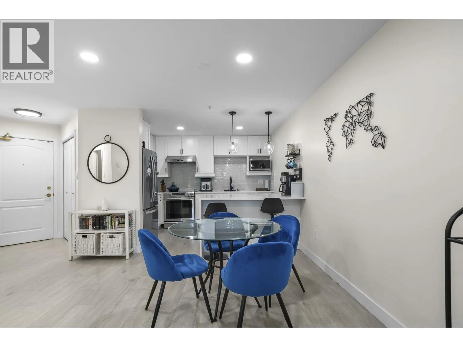 113 2551 PARKVIEW LANE