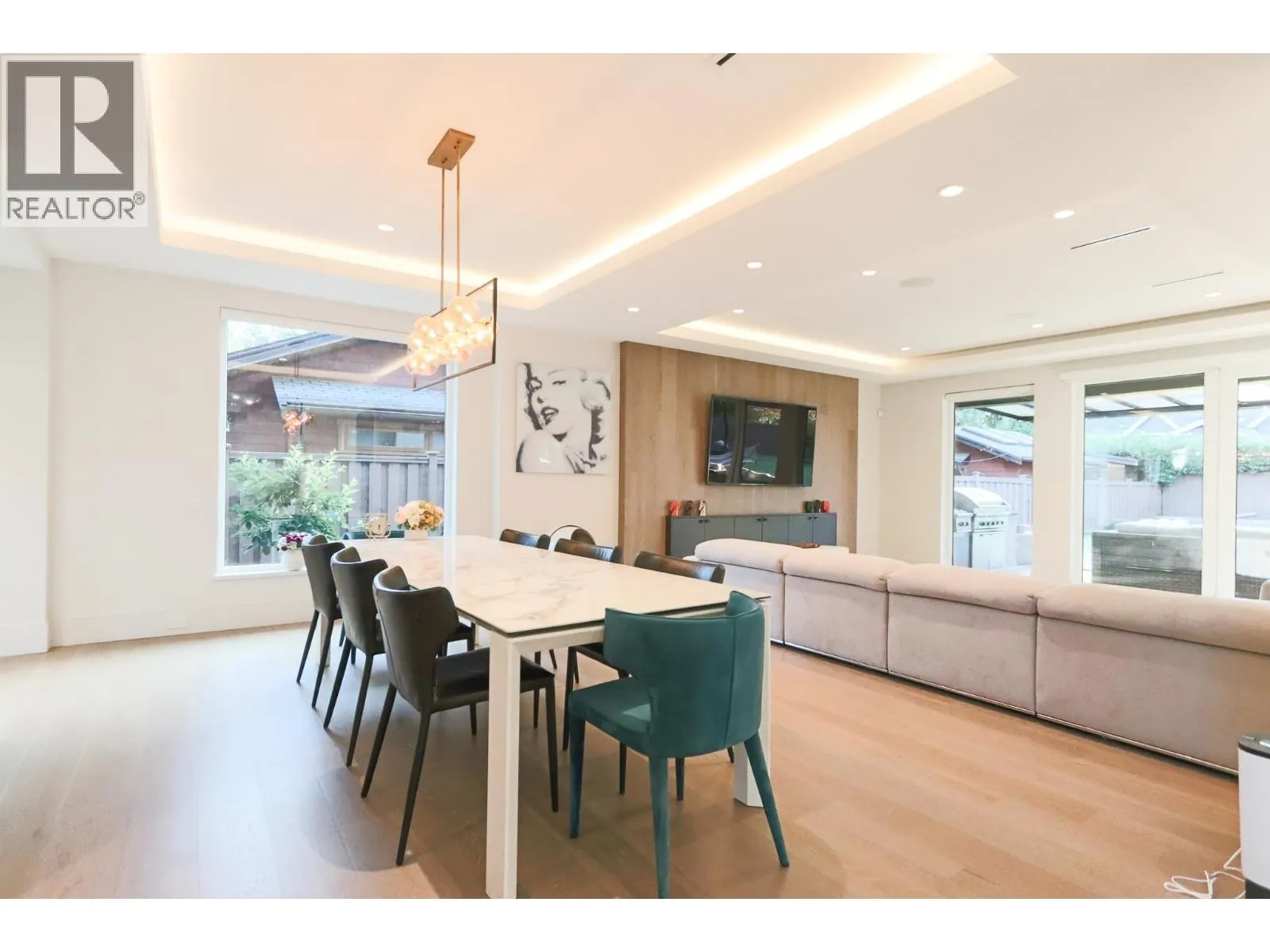 4341 CAROLYN DRIVE