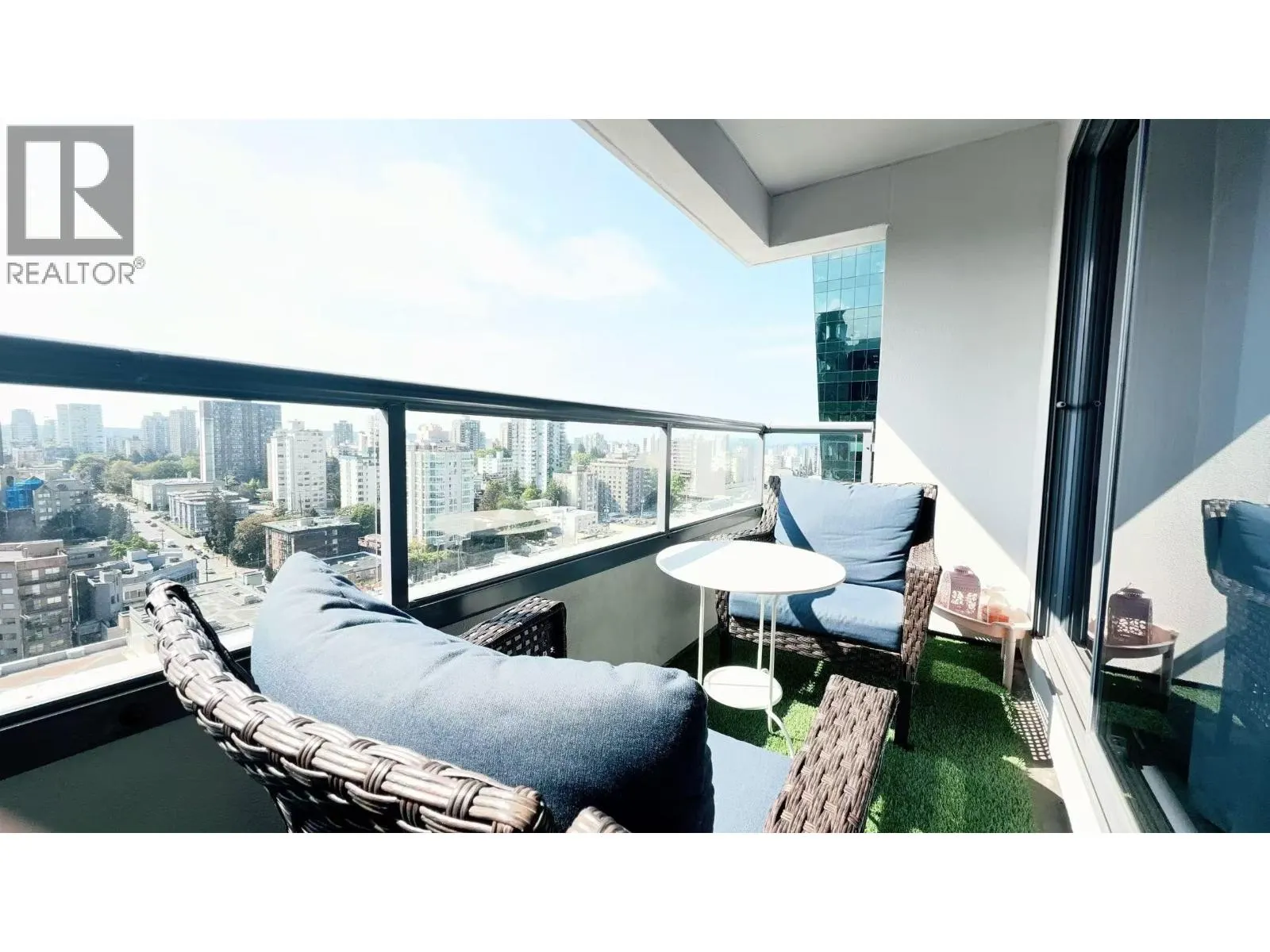 1810 1060 ALBERNI STREET