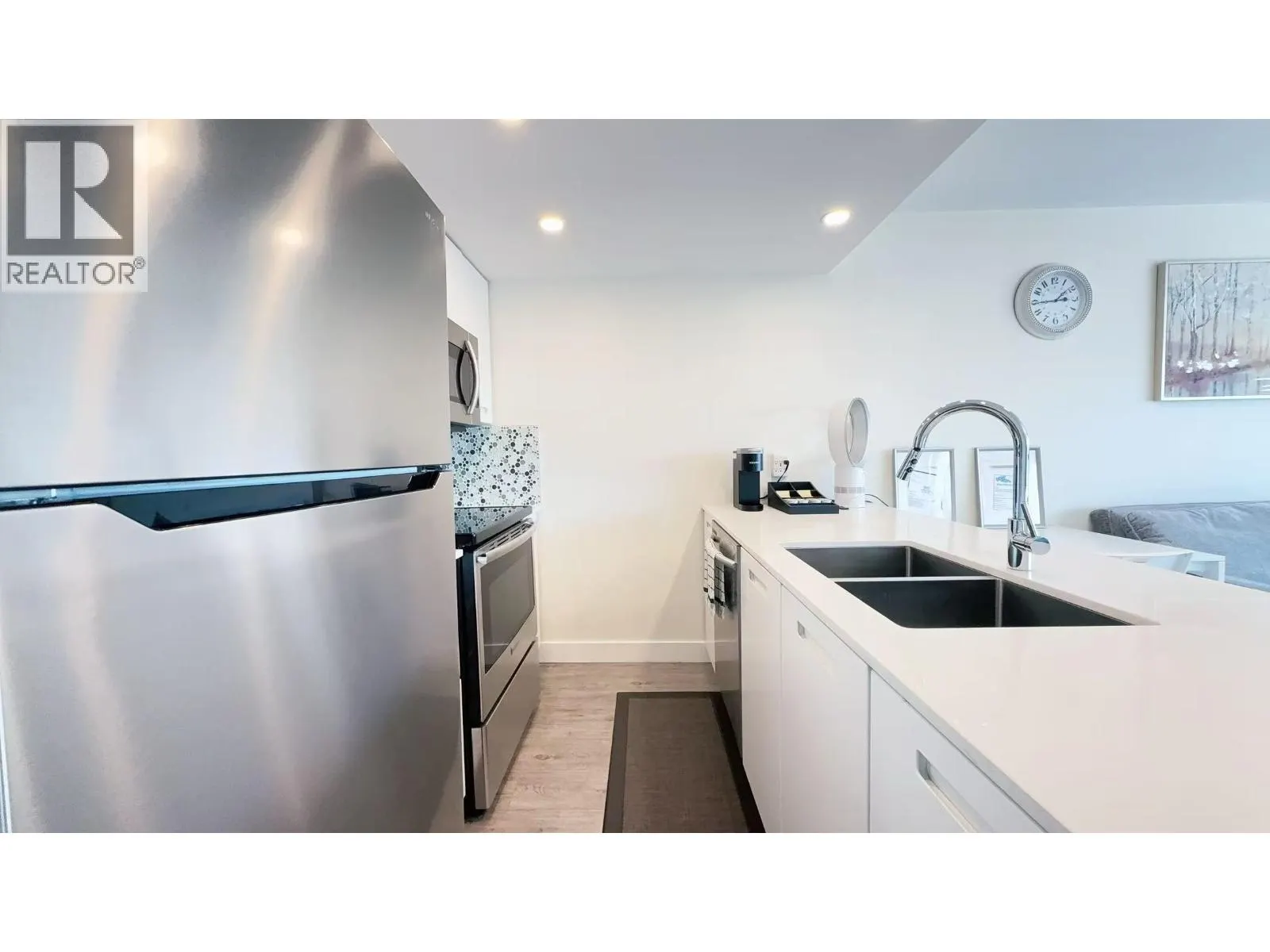 1810 1060 ALBERNI STREET