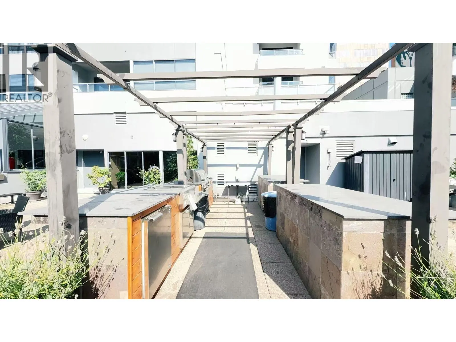 1810 1060 ALBERNI STREET