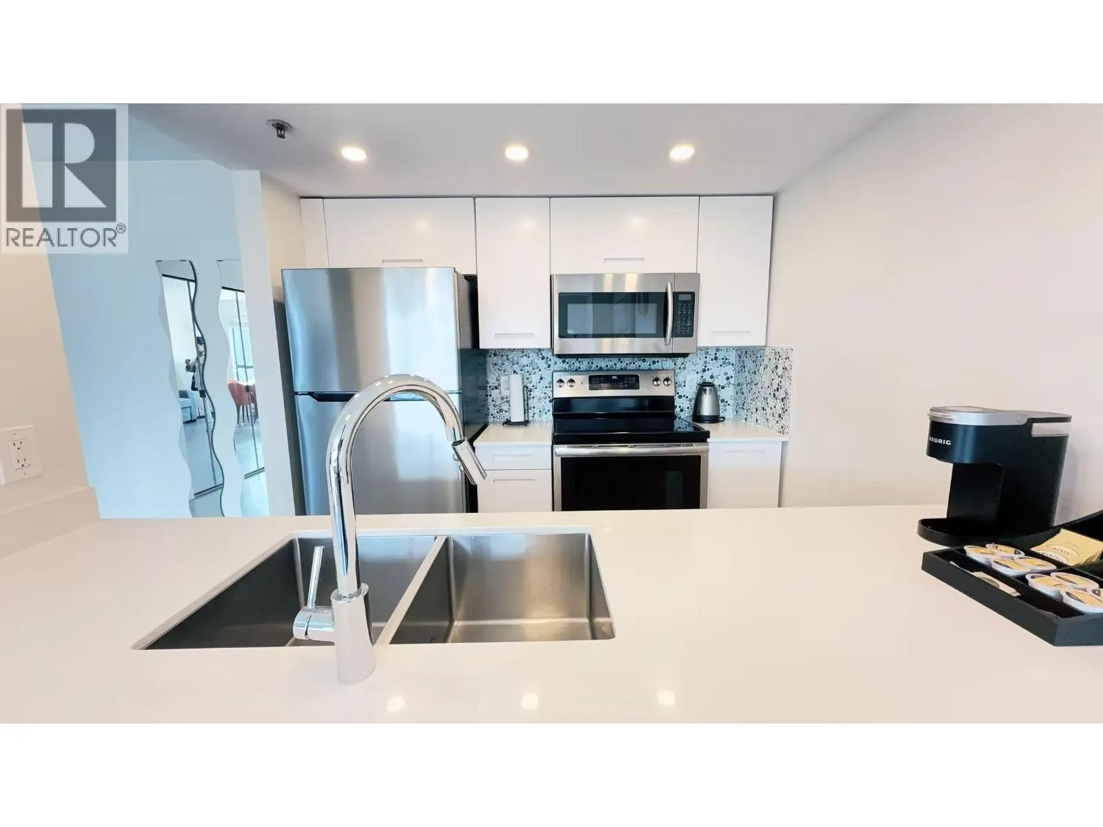 1810 1060 ALBERNI STREET