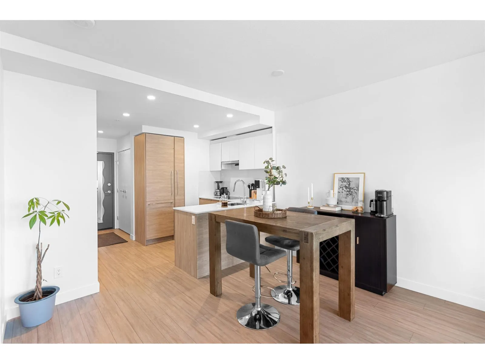 2308 13615 FRASER HIGHWAY