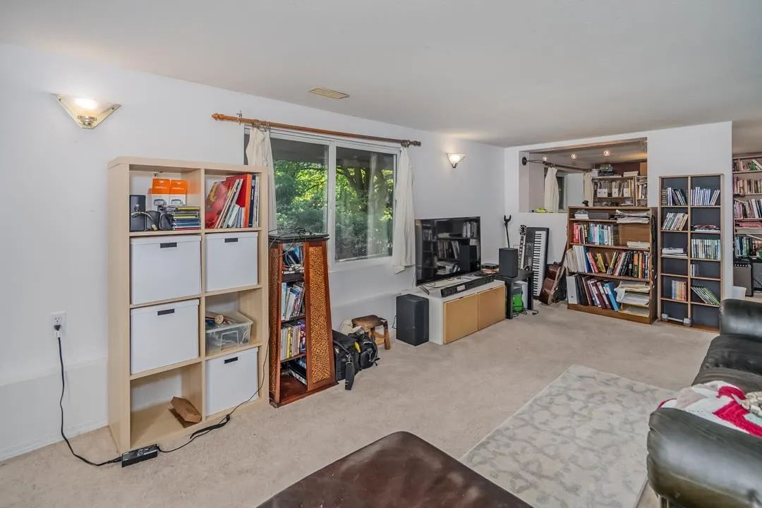 2242 FOOTHILLS COURT