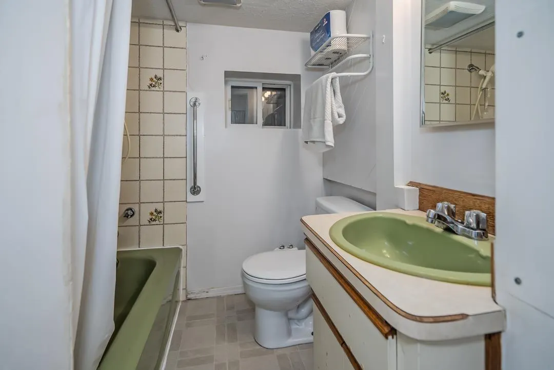 2242 FOOTHILLS COURT