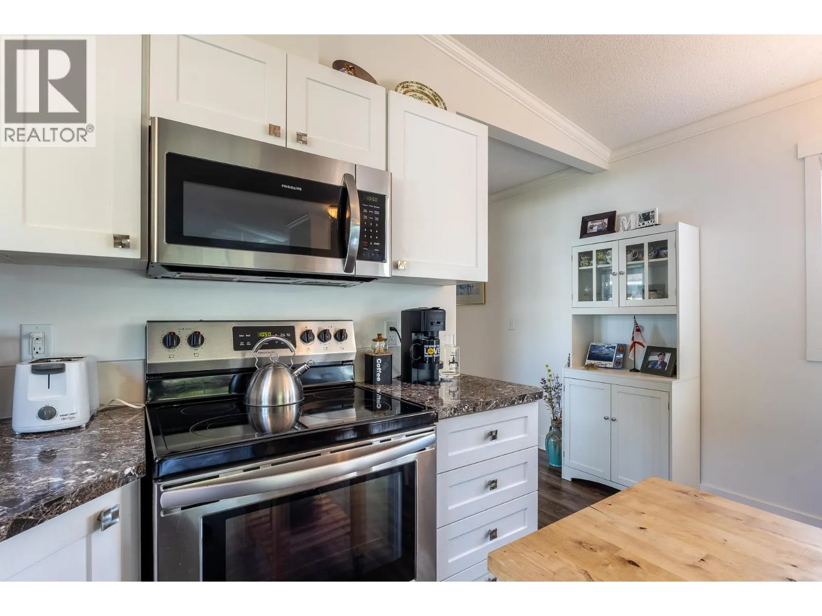 23 4496 SUNSHINE COAST HIGHWAY
