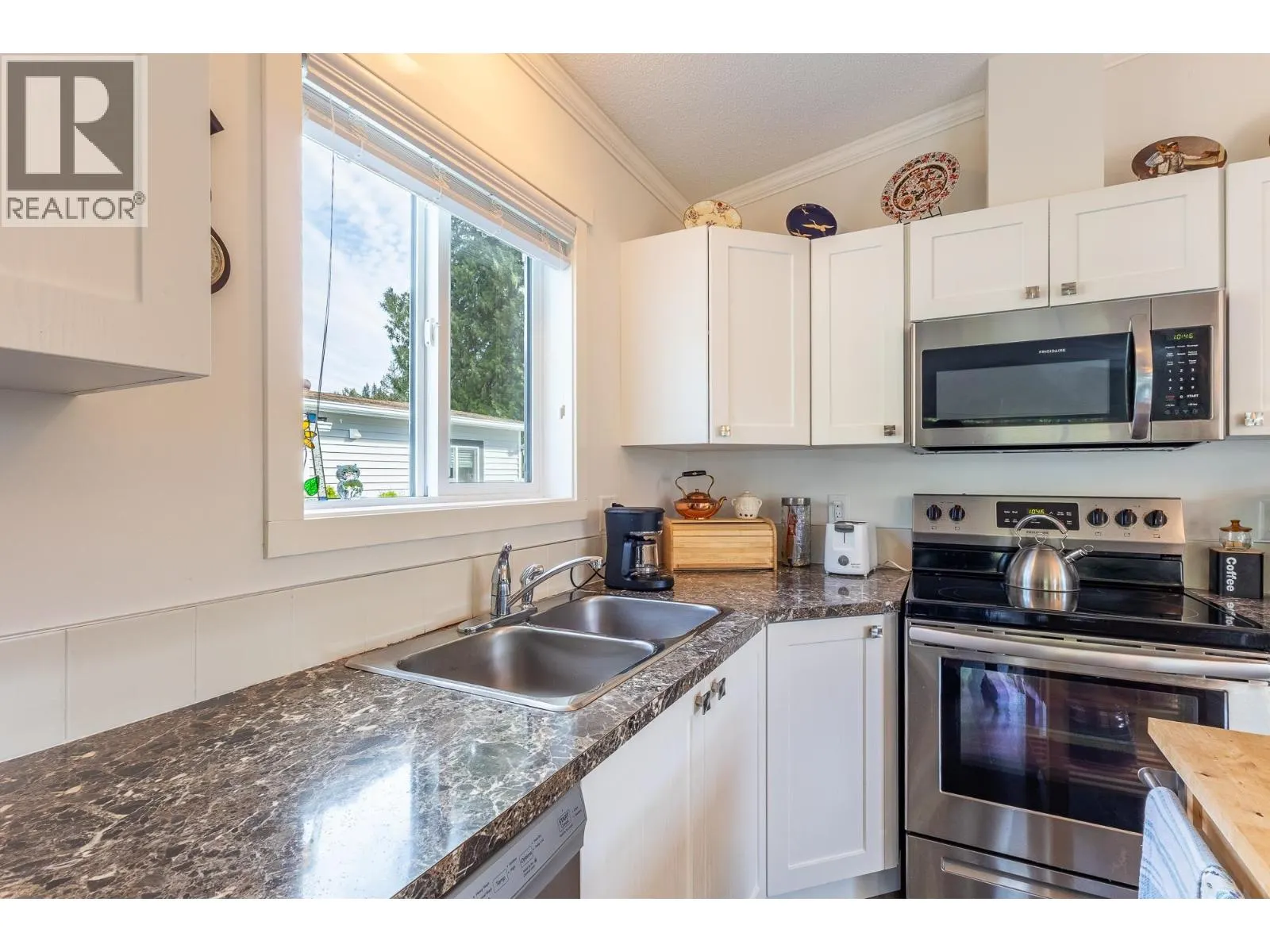 23 4496 SUNSHINE COAST HIGHWAY