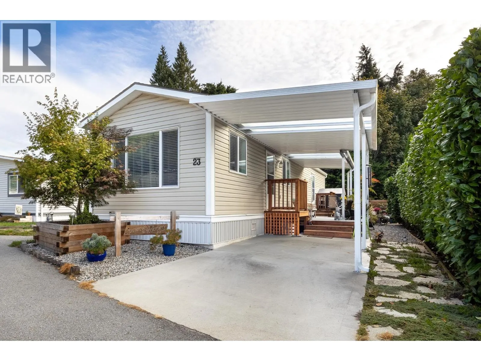 23 4496 SUNSHINE COAST HIGHWAY