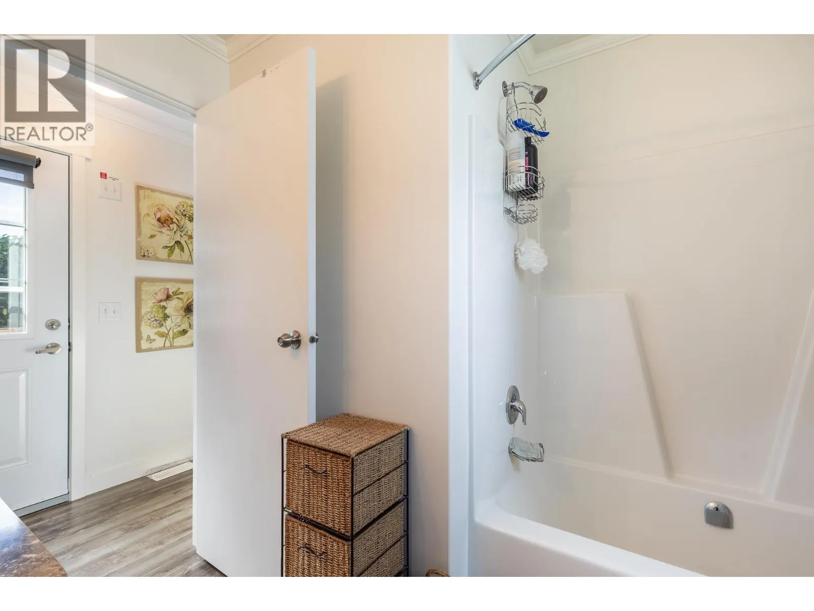 23 4496 SUNSHINE COAST HIGHWAY
