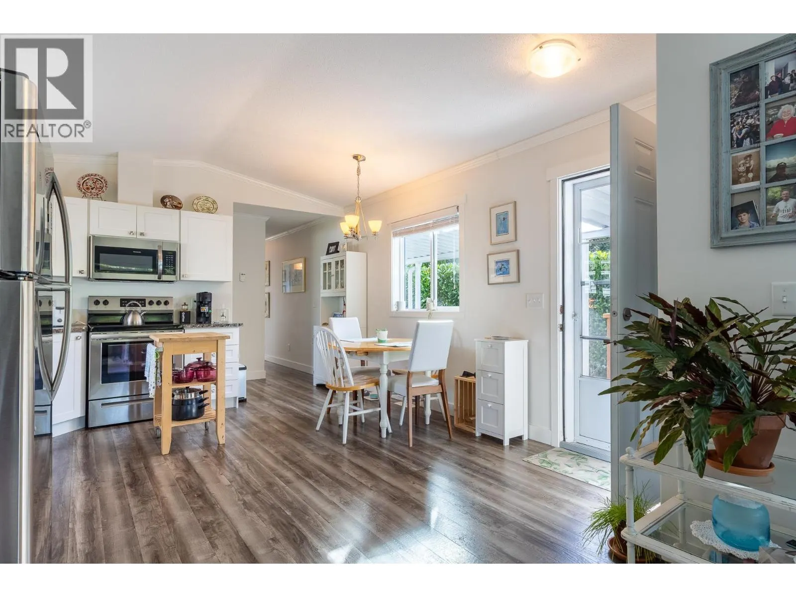 23 4496 SUNSHINE COAST HIGHWAY