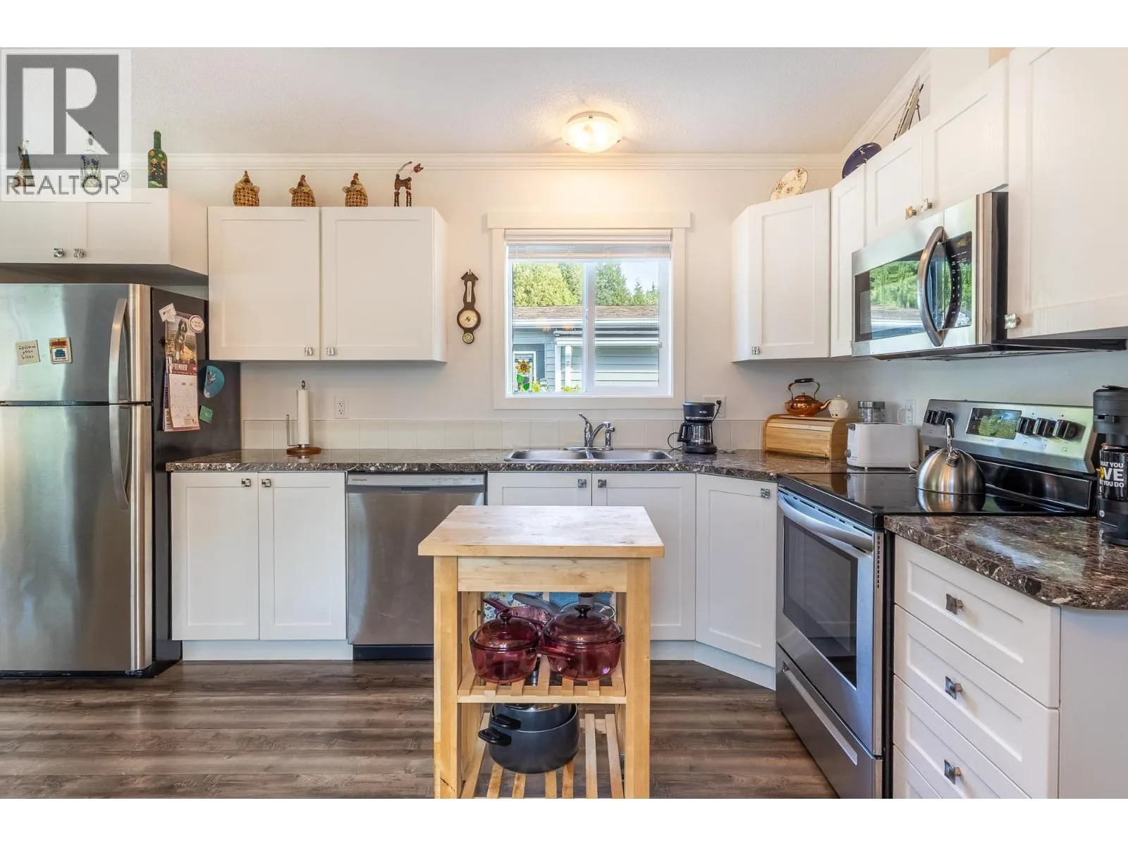 23 4496 SUNSHINE COAST HIGHWAY