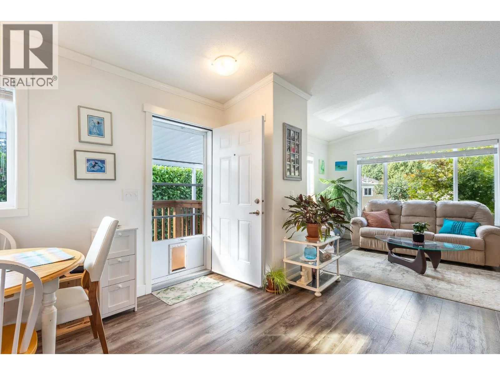 23 4496 SUNSHINE COAST HIGHWAY
