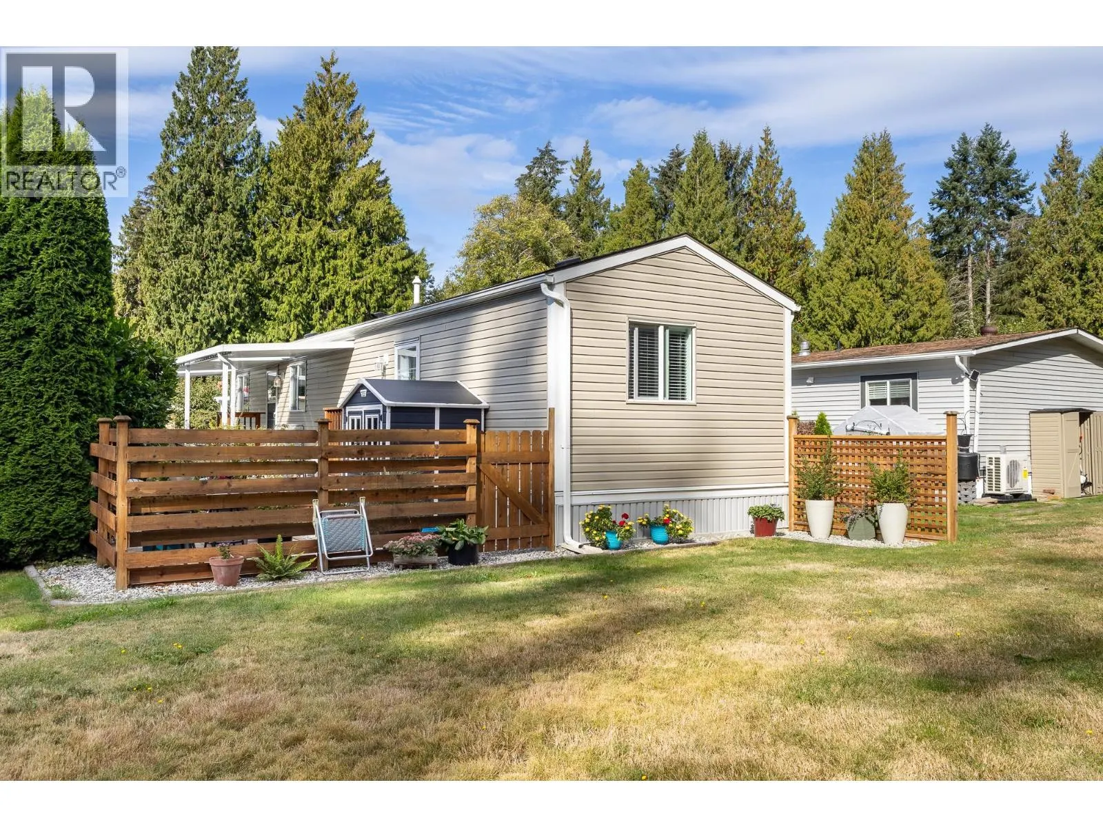 23 4496 SUNSHINE COAST HIGHWAY