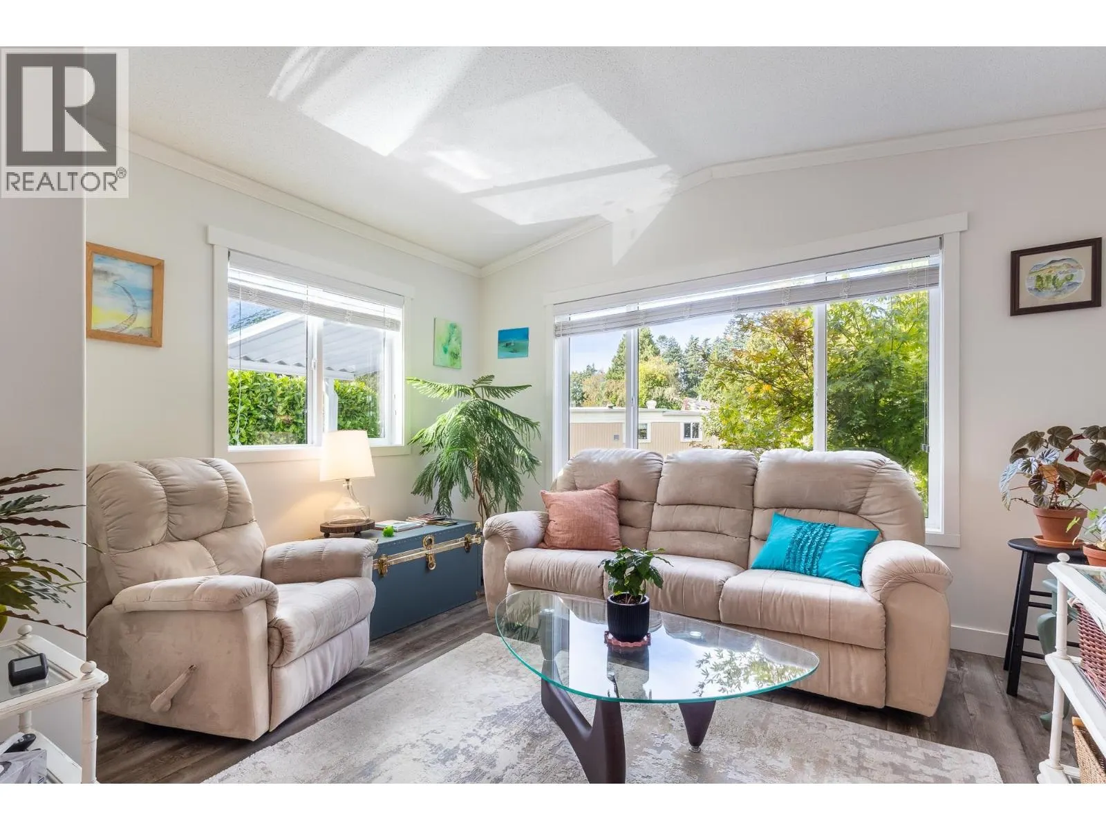 23 4496 SUNSHINE COAST HIGHWAY