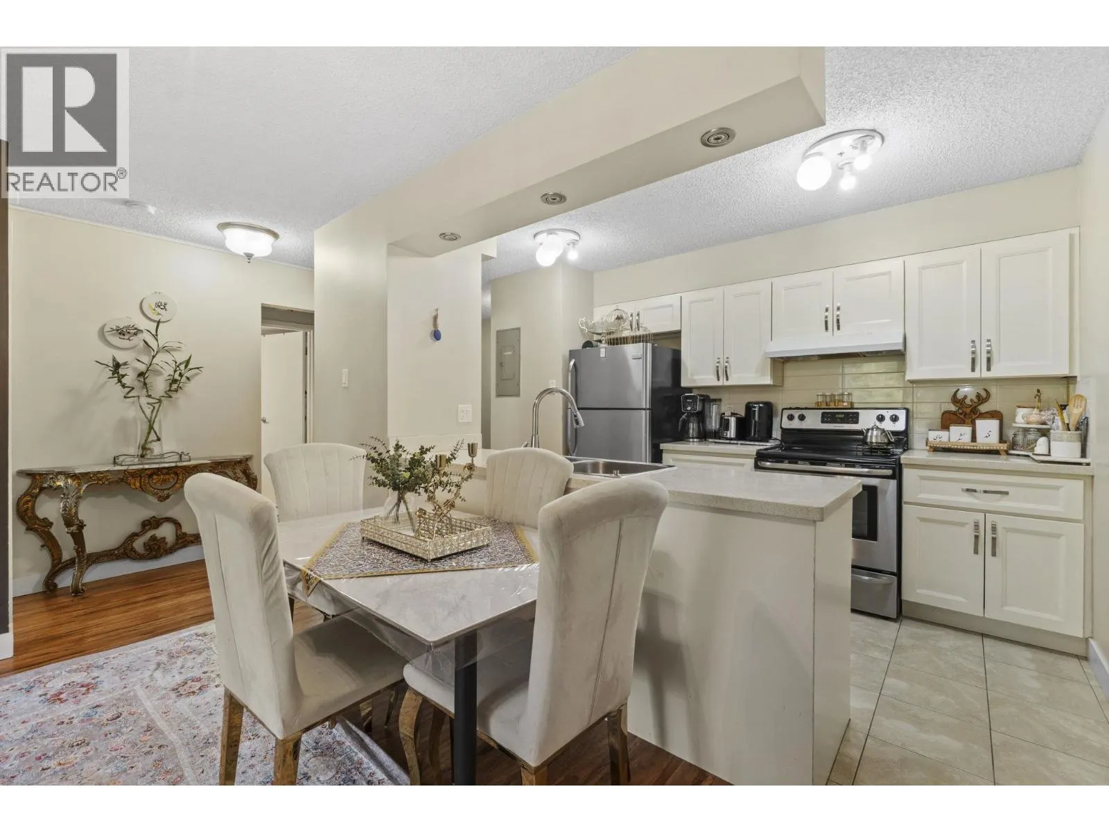 401 9521 CARDSTON COURT