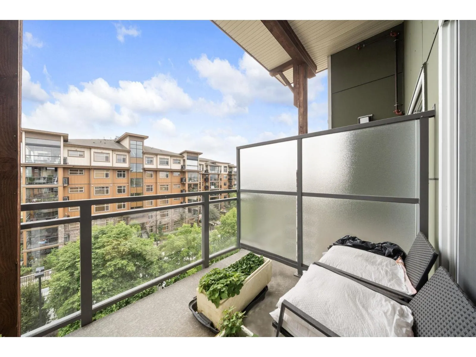 419 20728 WILLOUGHBY TOWN CENTRE DRIVE