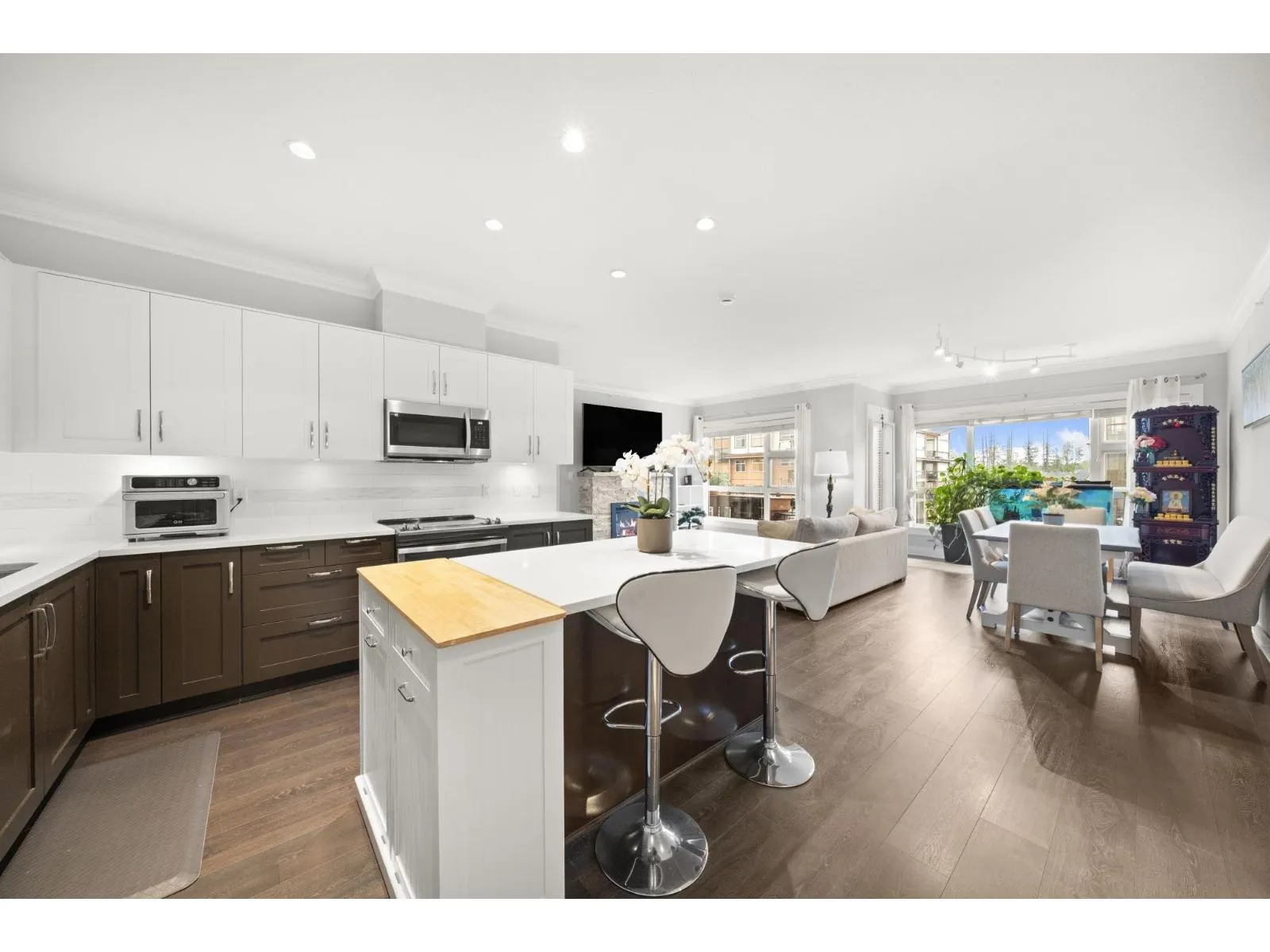 419 20728 WILLOUGHBY TOWN CENTRE DRIVE