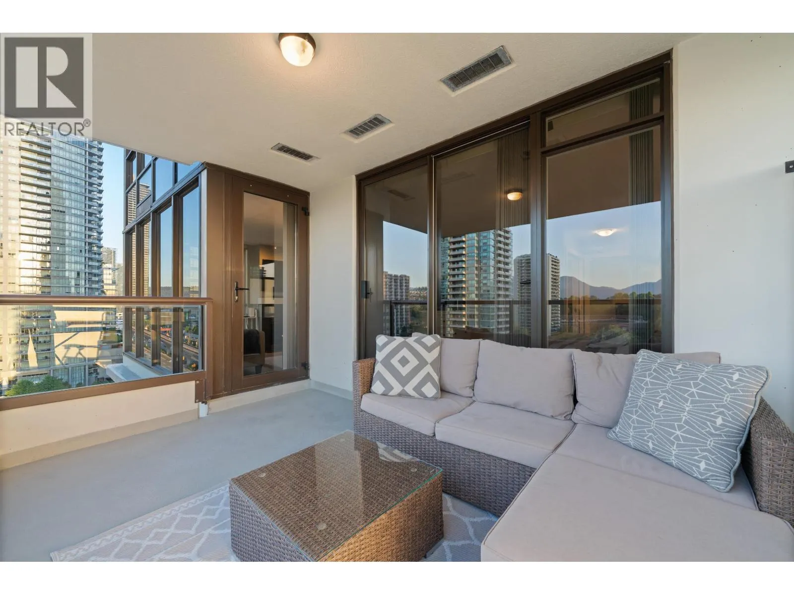 1606 2088 MADISON AVENUE