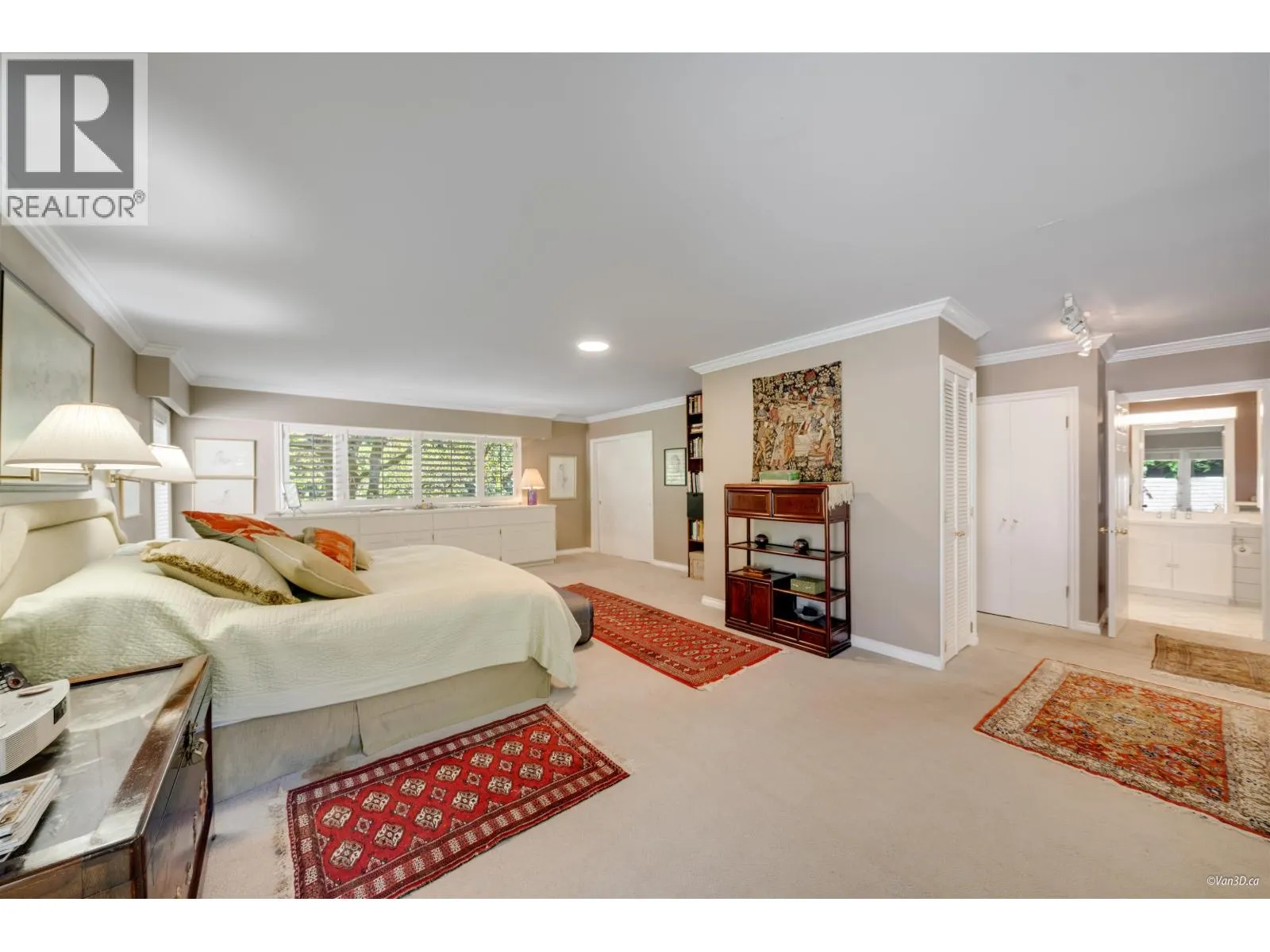 485 SOUTHBOROUGH DRIVE