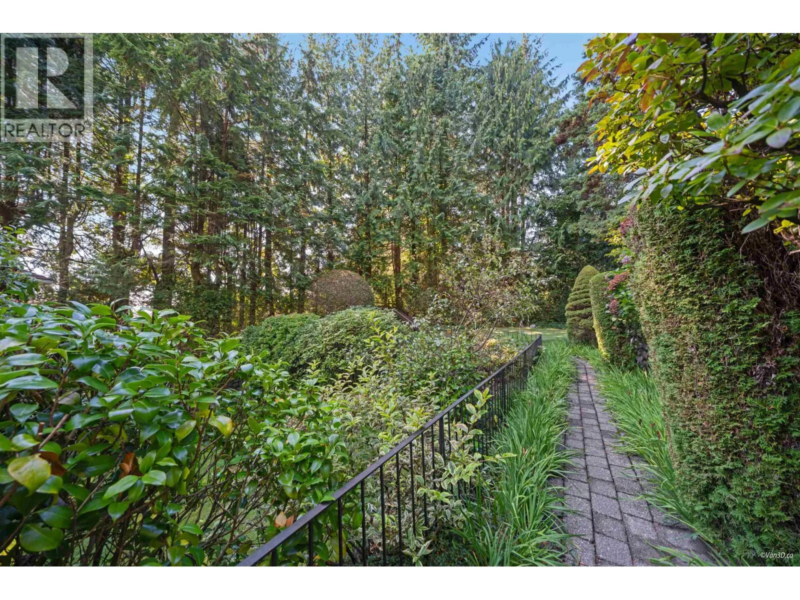 485 SOUTHBOROUGH DRIVE