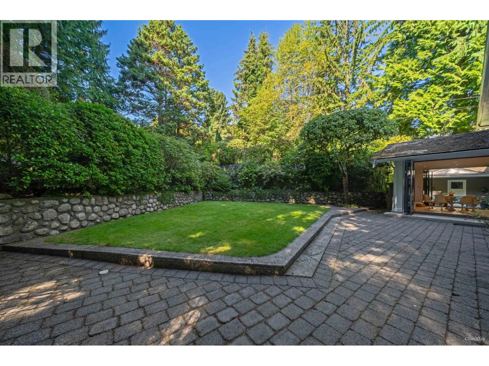 485 SOUTHBOROUGH DRIVE