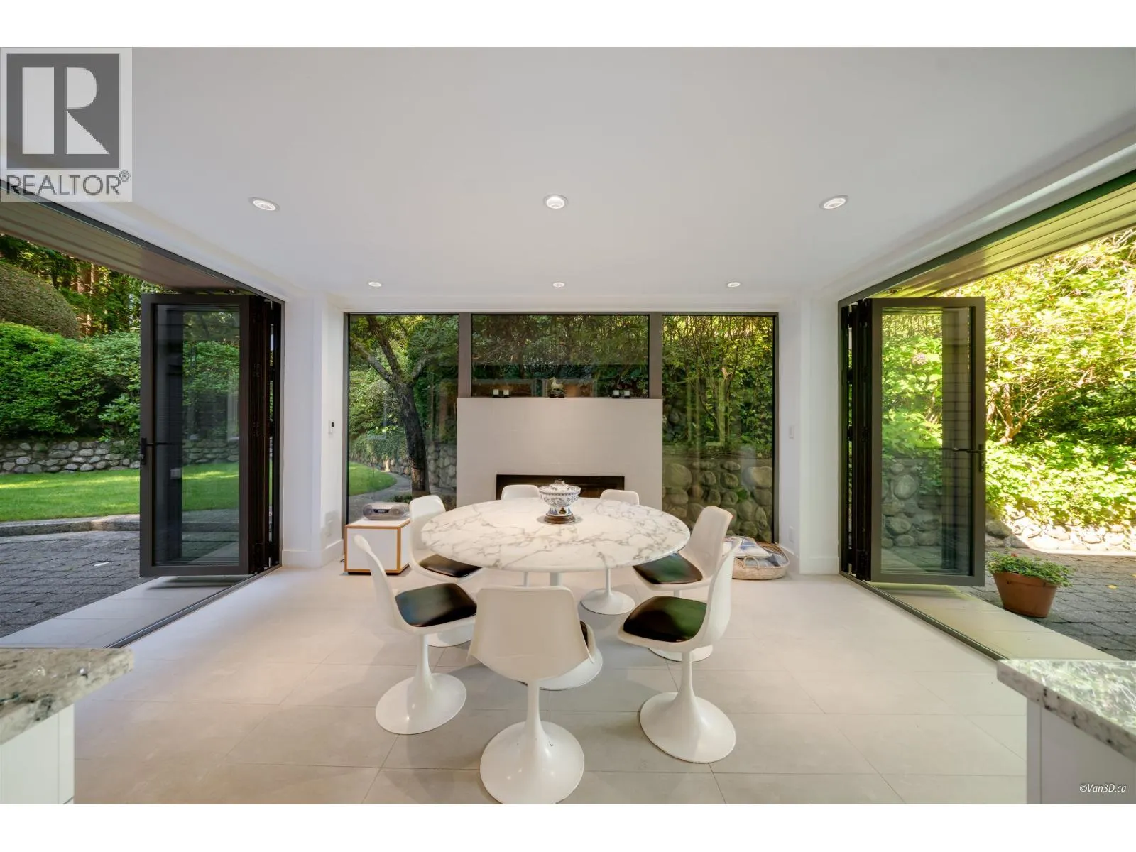 485 SOUTHBOROUGH DRIVE