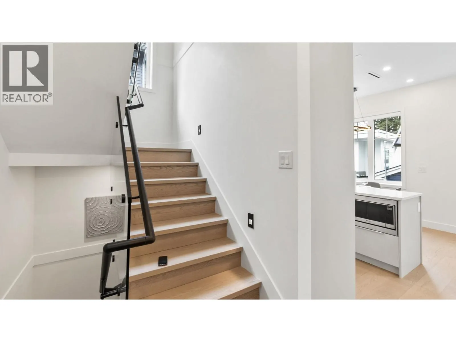 525 E 11TH AVENUE