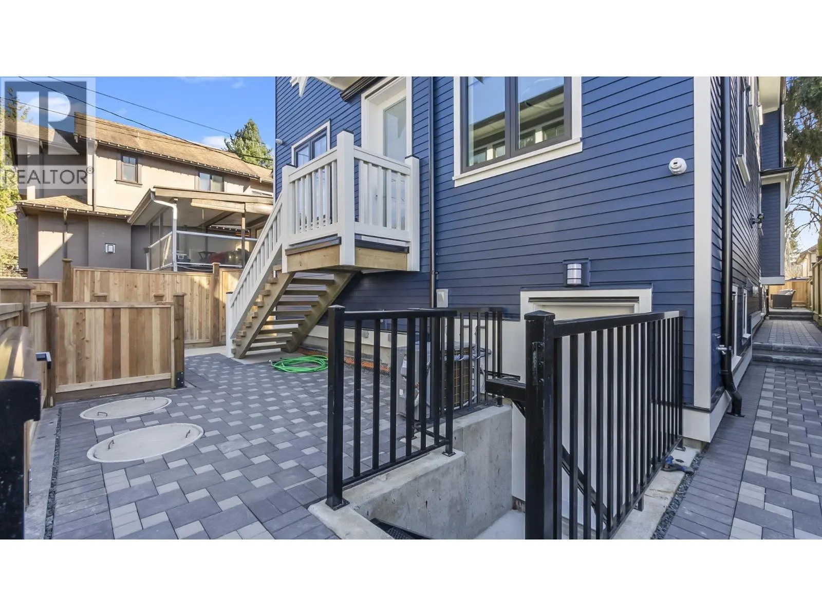 525 E 11TH AVENUE