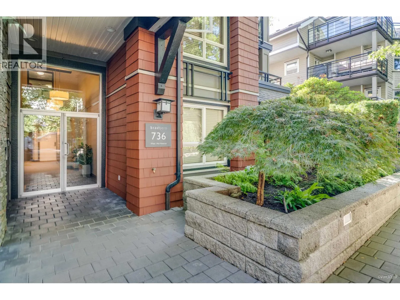 201 736 W 14TH AVENUE