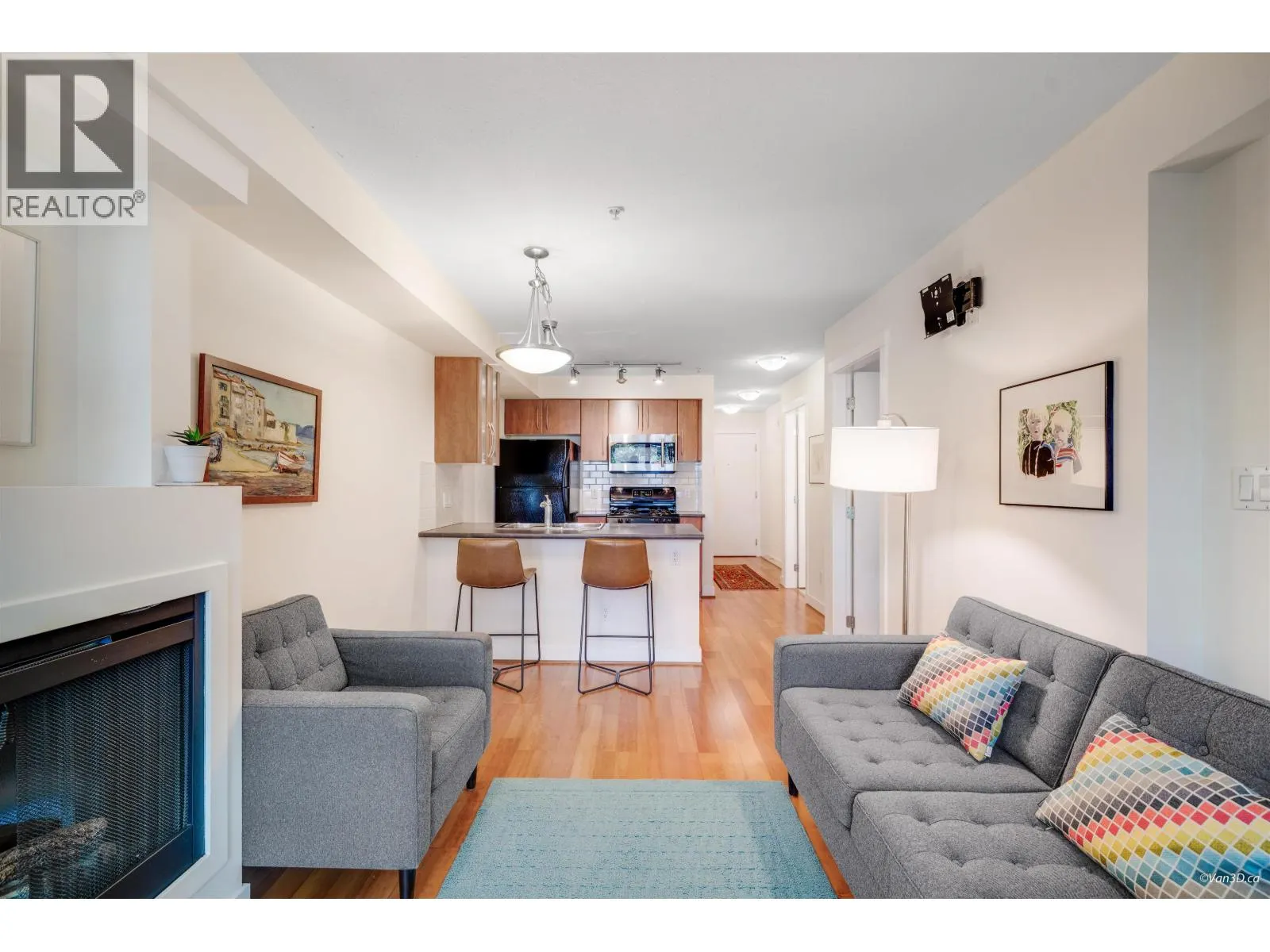 201 736 W 14TH AVENUE