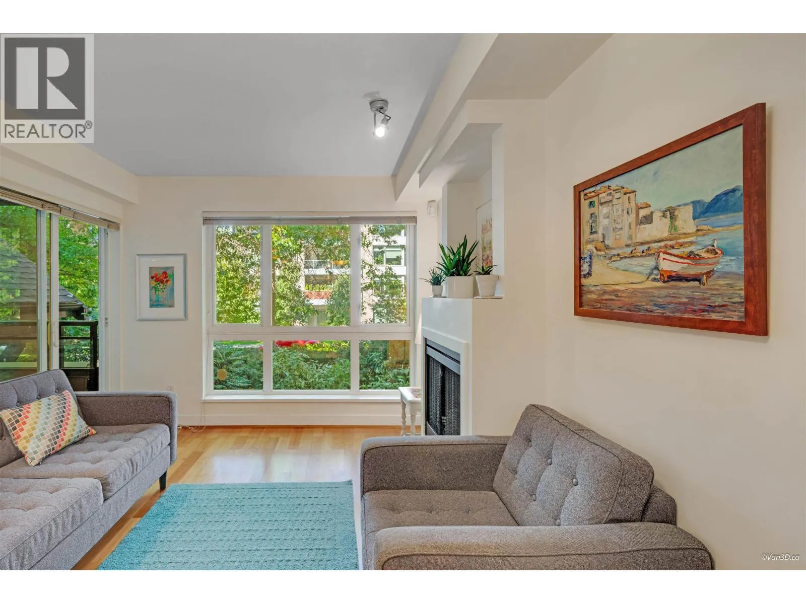201 736 W 14TH AVENUE