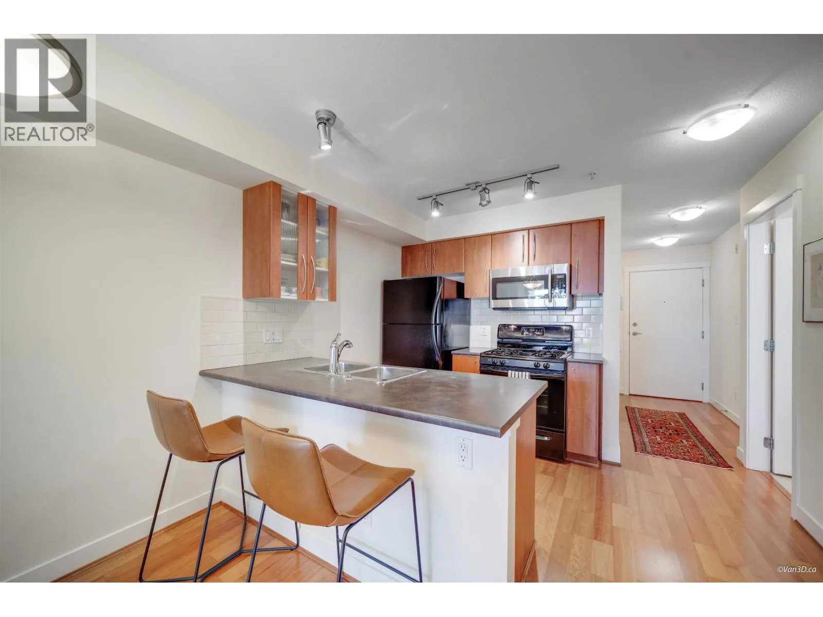 201 736 W 14TH AVENUE
