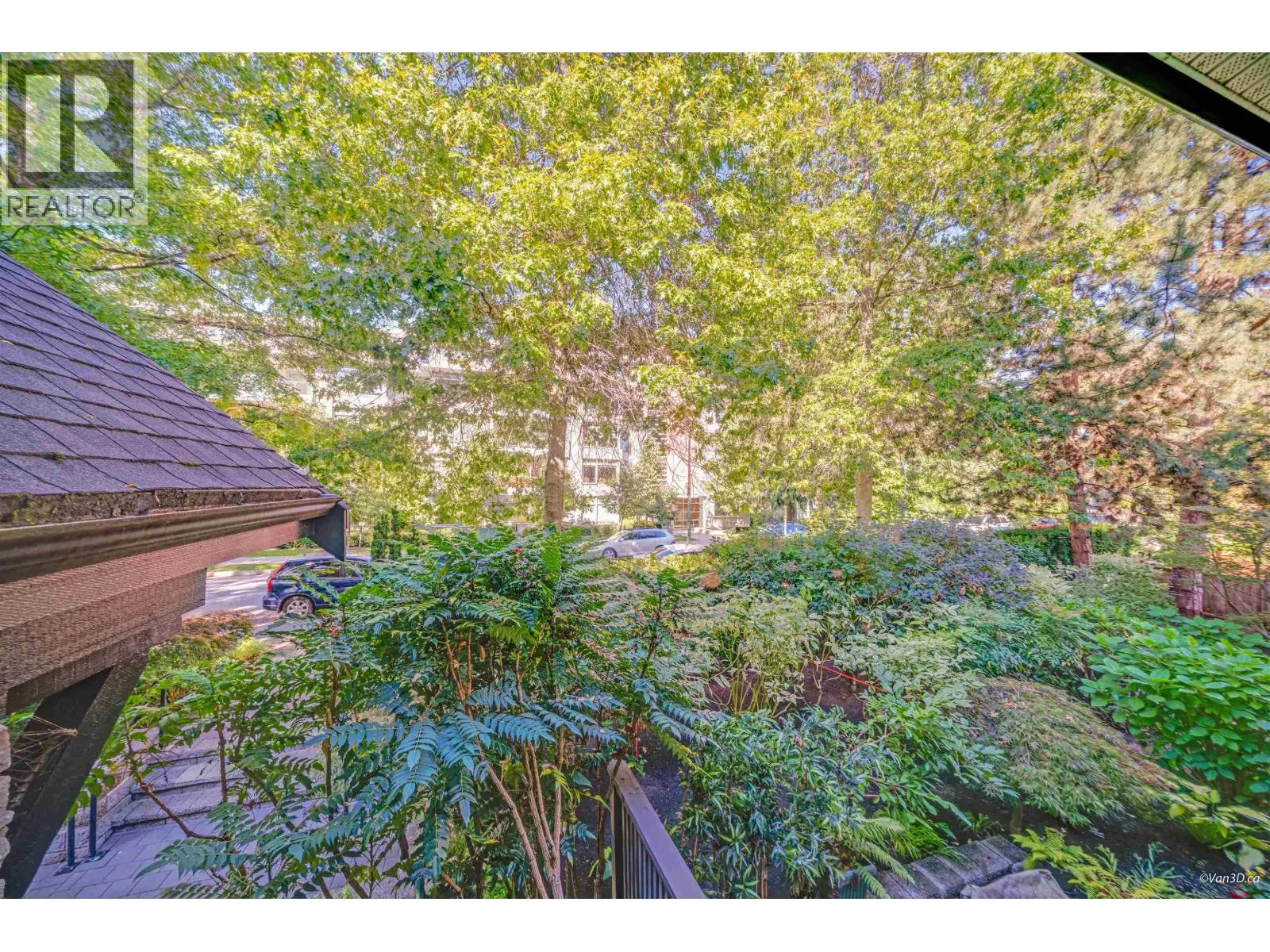 201 736 W 14TH AVENUE