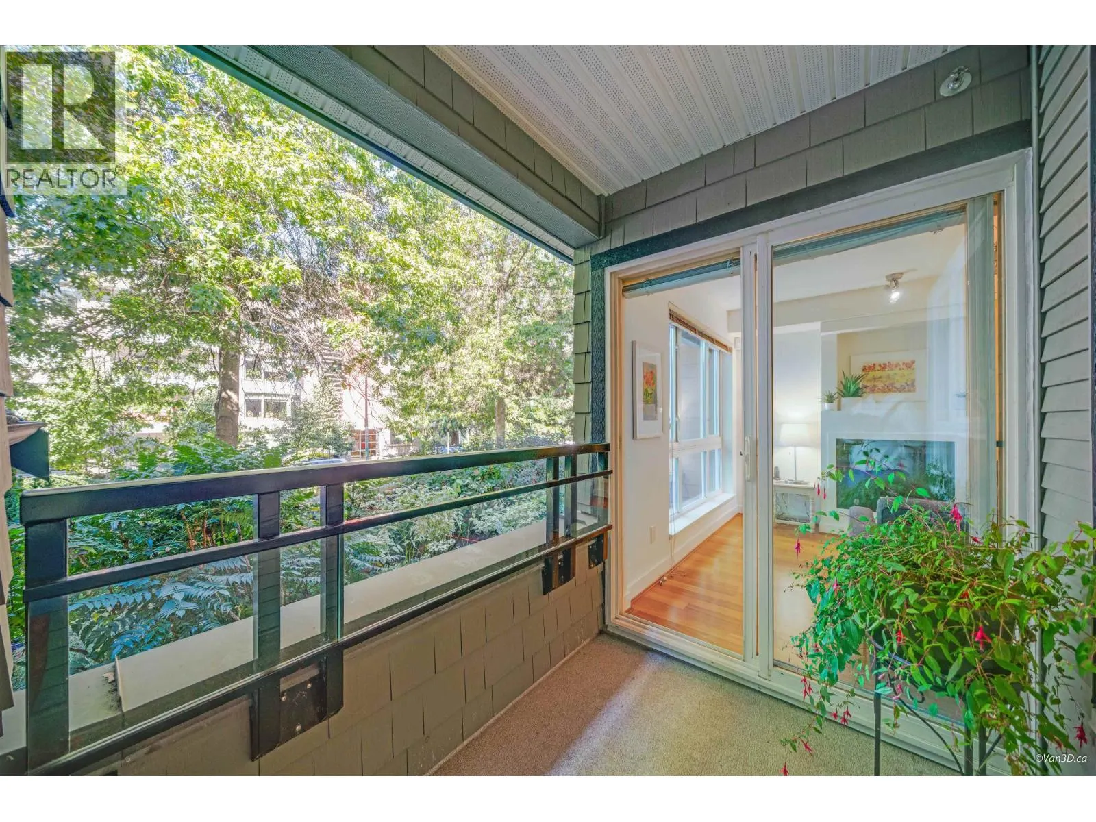 201 736 W 14TH AVENUE