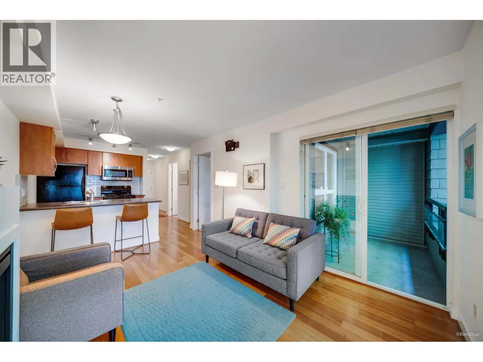 201 736 W 14TH AVENUE