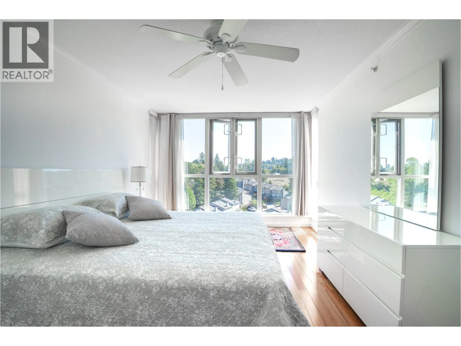 1403 235 GUILDFORD WAY