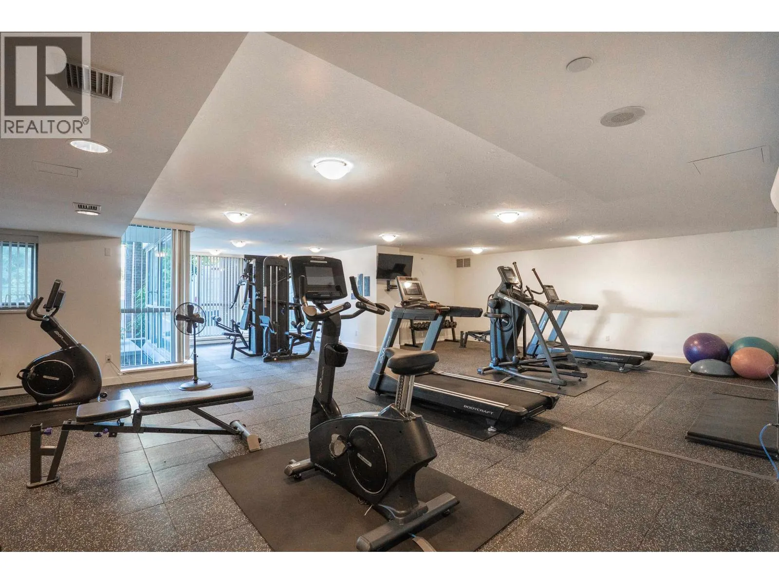 1403 235 GUILDFORD WAY