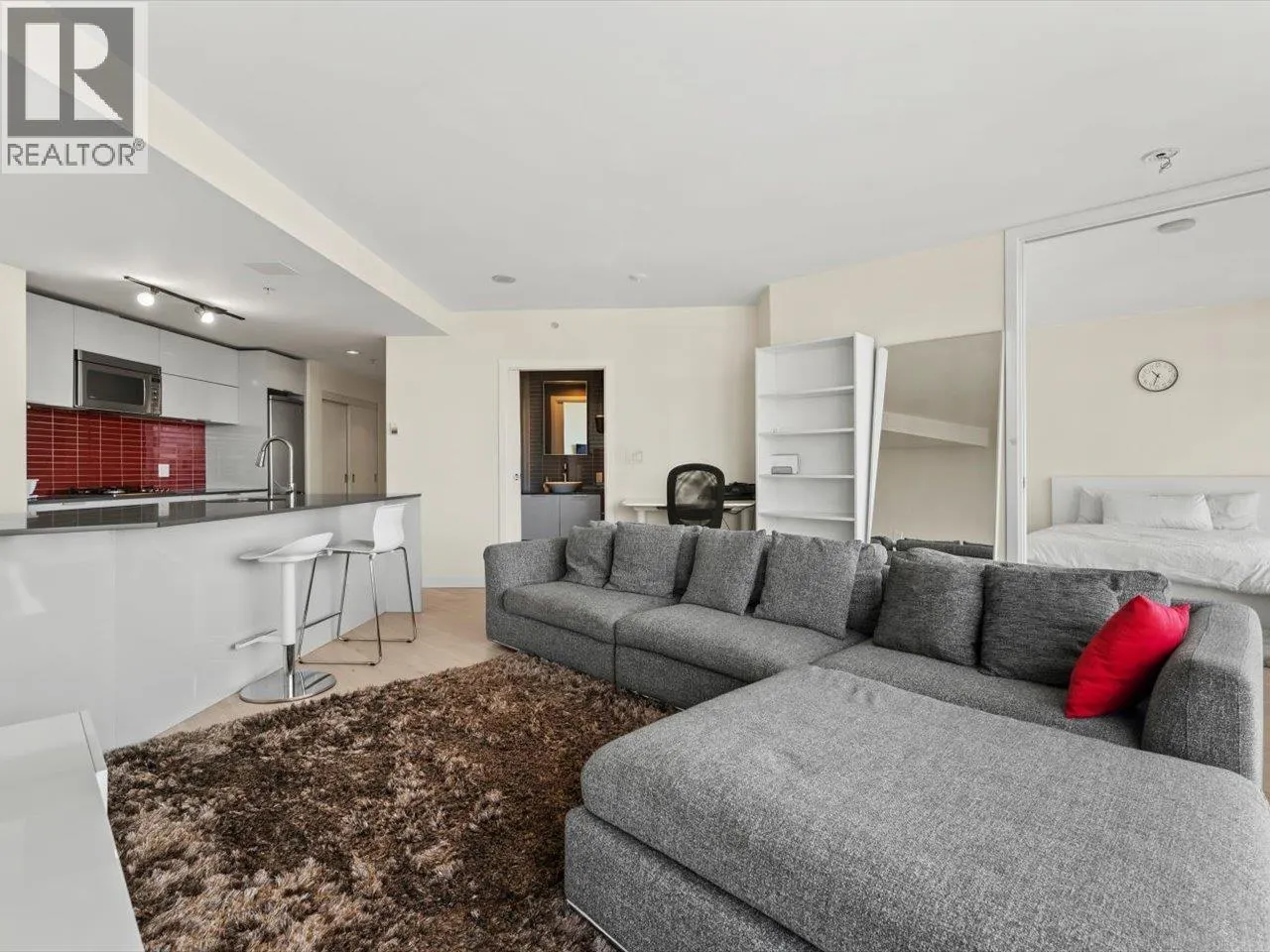 3307 128 W CORDOVA STREET