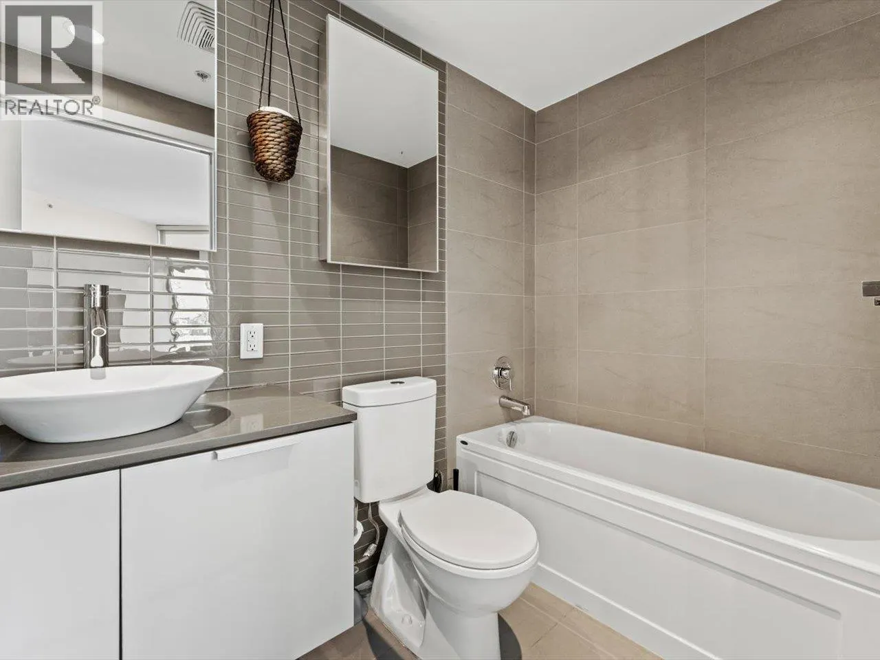 3307 128 W CORDOVA STREET